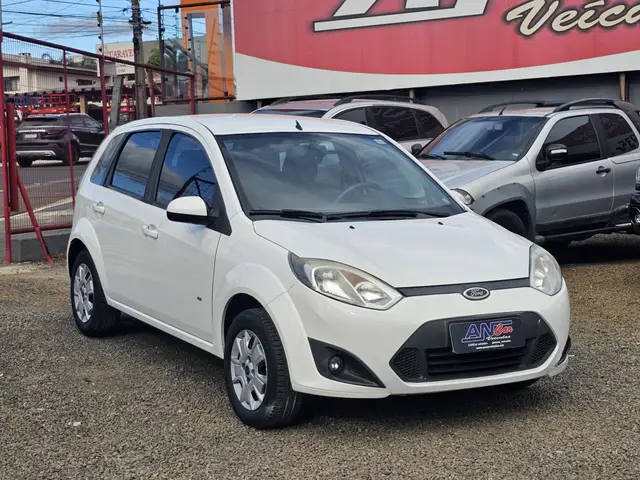 Carro Ford Fiesta Hatch 2014 SE Plus 1.0 RoCam (Flex)