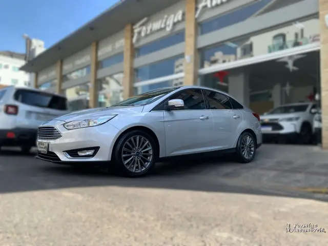 Carro Ford Focus Hatch 2016 Titanium 2.0 PowerShift