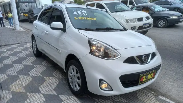 Carro Nissan March 2016 1.6 16V SV (Flex)