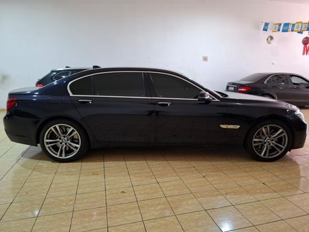 750i 750i M Sport Sedan 4.4 V8 450cv Aut.
