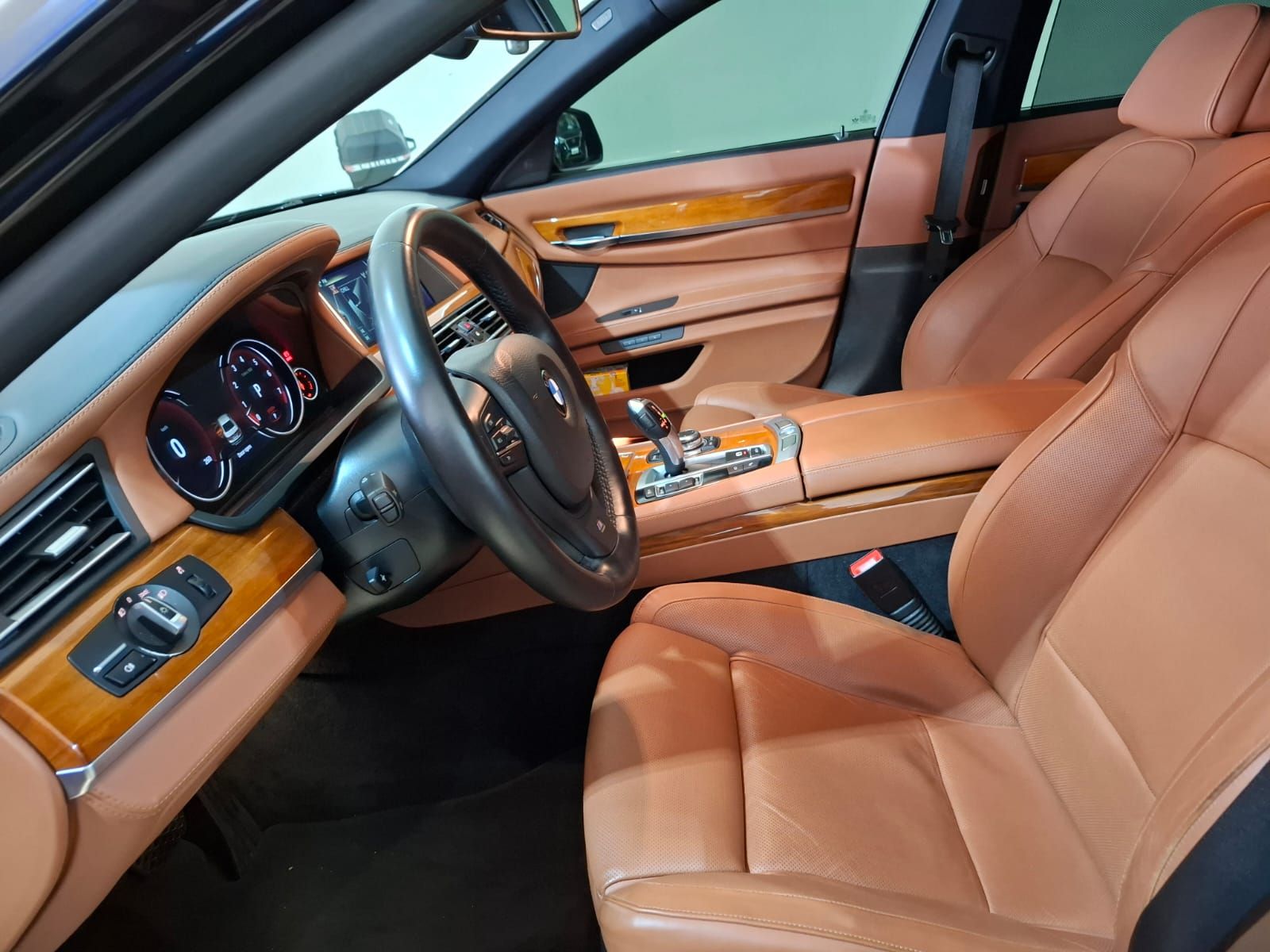 BMW 750i