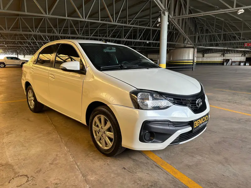 Toyota Etios Sedan X Plus 1.5 (Flex)