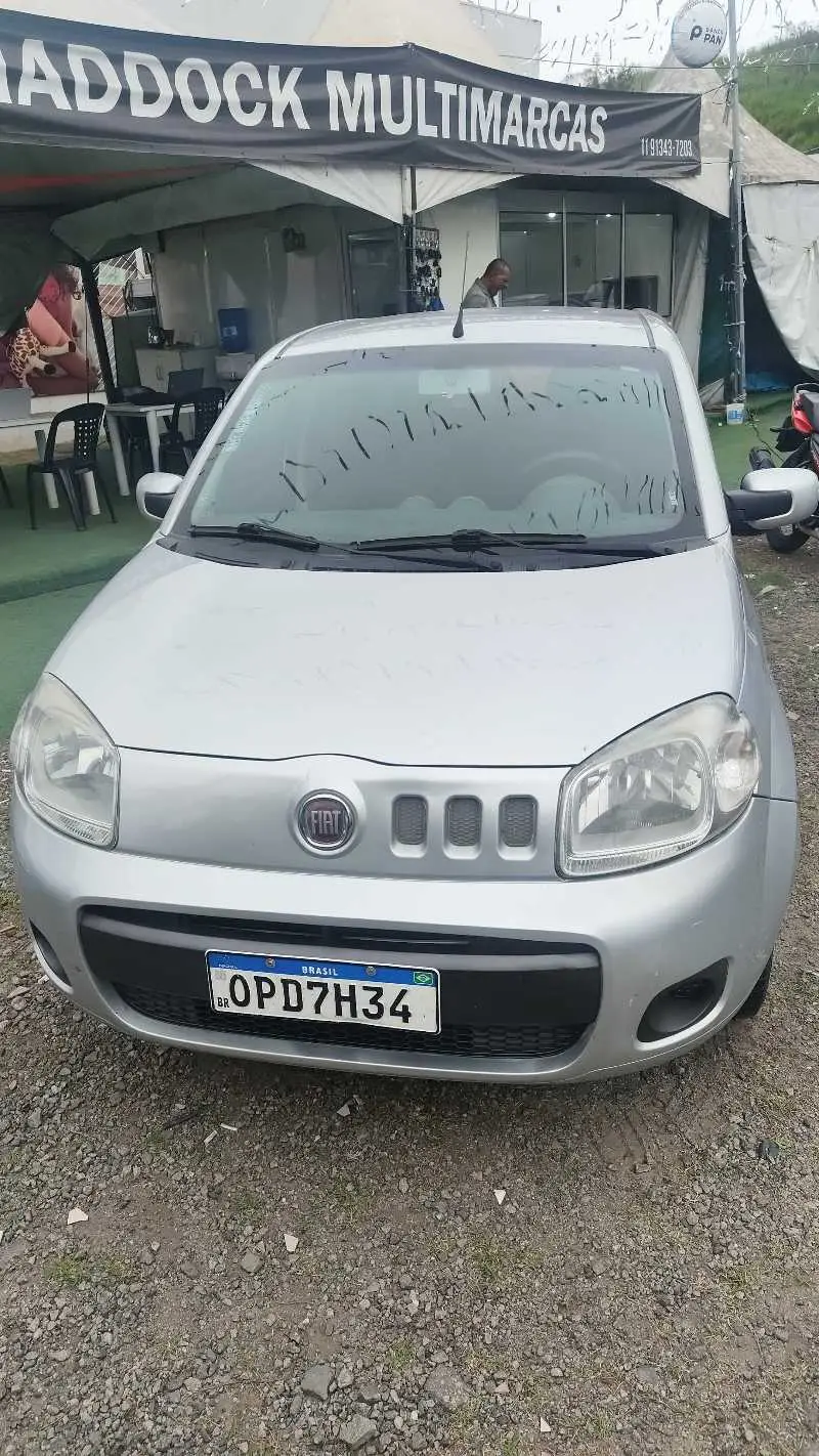 Fiat Uno Vivace Italia 1.0 8V (Flex) 4p