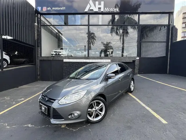 Carro Ford Focus Sedan 2014 SE 2.0 16V PowerShift (Aut)