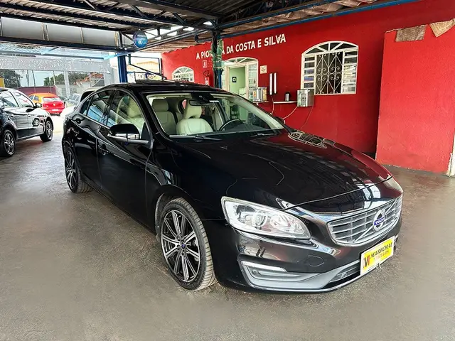 Carro Volvo S60 2018 2.0 T4 Drive-E Momentum