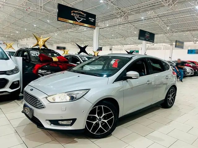 Carro Ford Focus Hatch 2017 Titanium 2.0 PowerShift