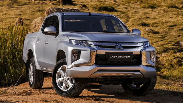 Carro Mitsubishi L200 Triton Sport 2023 GL 2.4 DID-H 4x4 (Aut)