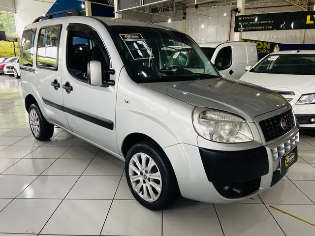 Carro Fiat Doblò 2017 Essence 1.8 7L (Flex)