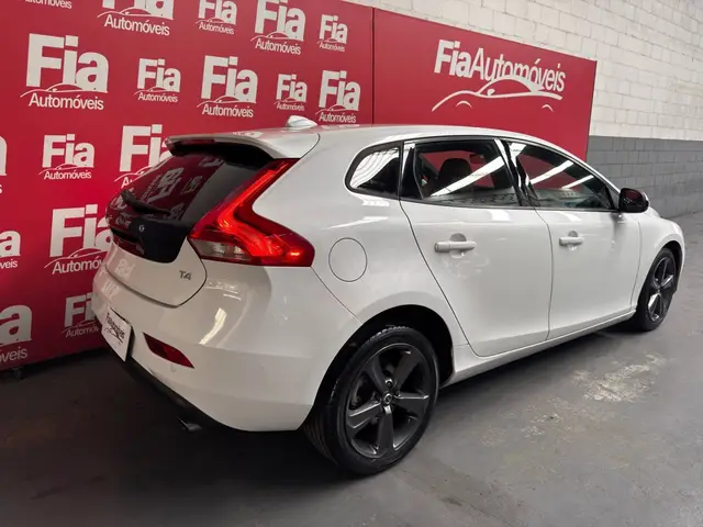 Carro Volvo V40 2019 2.0 T4 Kinetic