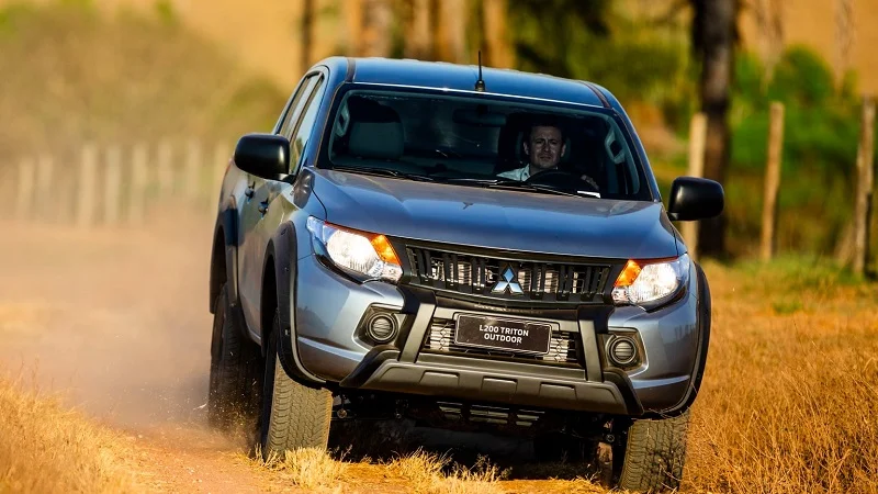 Mitsubishi L200 Triton Outdoor GLX 2.4 Turbo Manual 4x4