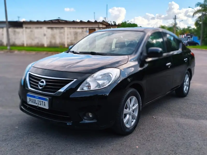Nissan Versa 1.6 16V SL (Flex)