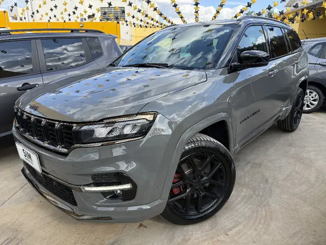 Carro Jeep Commander 2025 Blackhawk 2.0 Hurricane