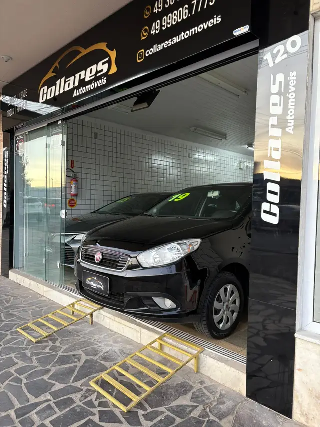 Carro Fiat Grand Siena 2019 1.0 Attractive