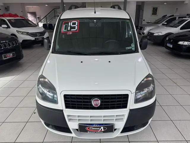 Carro Fiat Doblò 2019 Essence 1.8 7L (Flex)