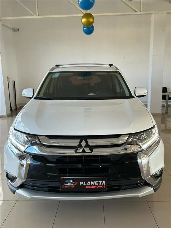 Carro Mitsubishi Outlander 2018 Comfort 2.0 16V (Aut)
