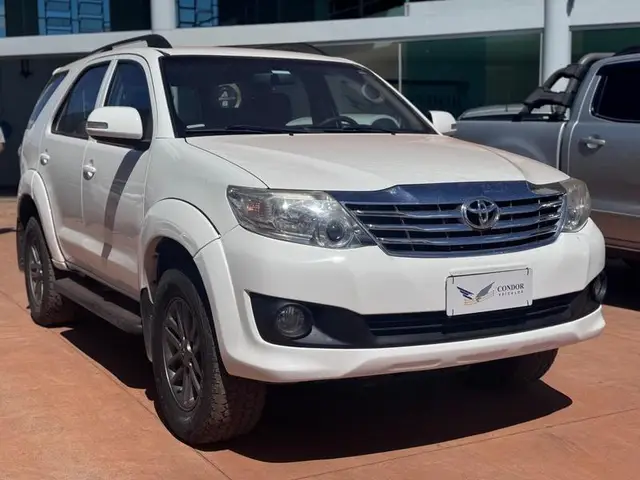Carro Toyota Hilux SW4 2013 SR 2.7 4x2 (Flex)