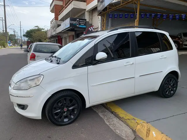 Carro Fiat Idea 2014 Essence 1.6 16V E.TorQ (Flex)
