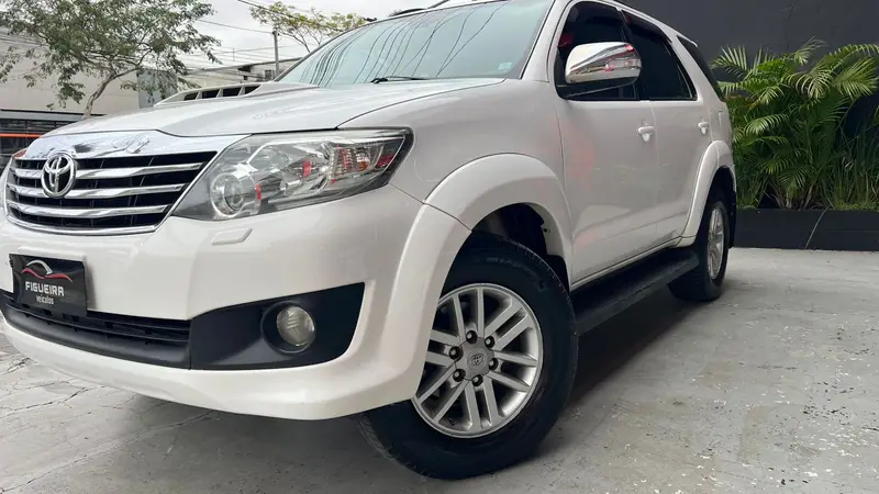 Toyota Hilux SW4 3.0 TDI 4x4 SRV 5L