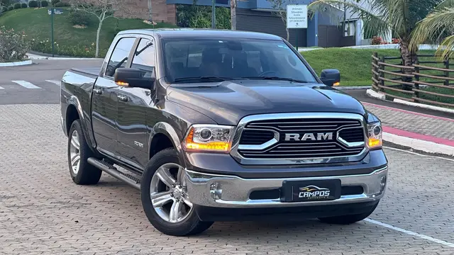 Carro RAM Classic 2023 Laramie 5.7