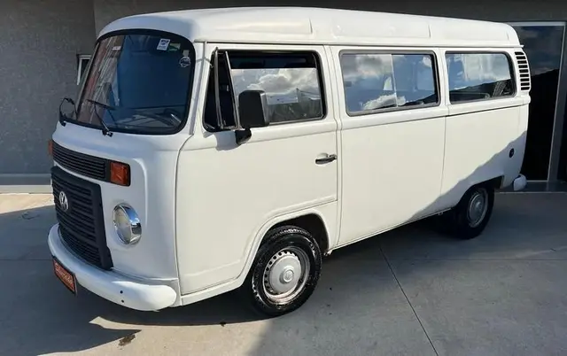 Carro Volkswagen Kombi 2014 Escolar 1.4 (Flex)