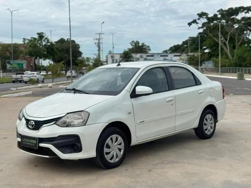 Toyota Etios Sedan X 1.5 (Flex)