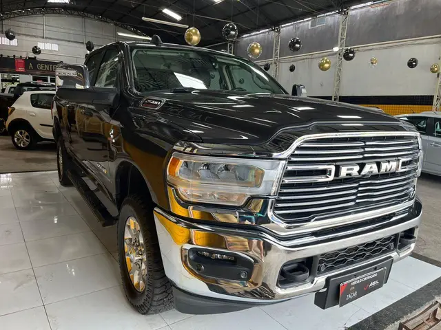 Carro RAM 2500 2024 Laramie 6.7 4X4