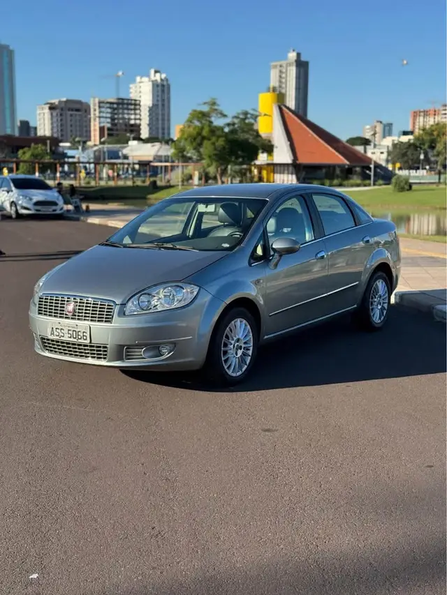 Carro Fiat Linea 2010 Absolute 1.9 16V Dualogic (Flex)