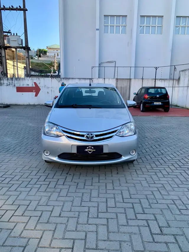 Carro Toyota Etios 2017 X 1.3 (Flex)