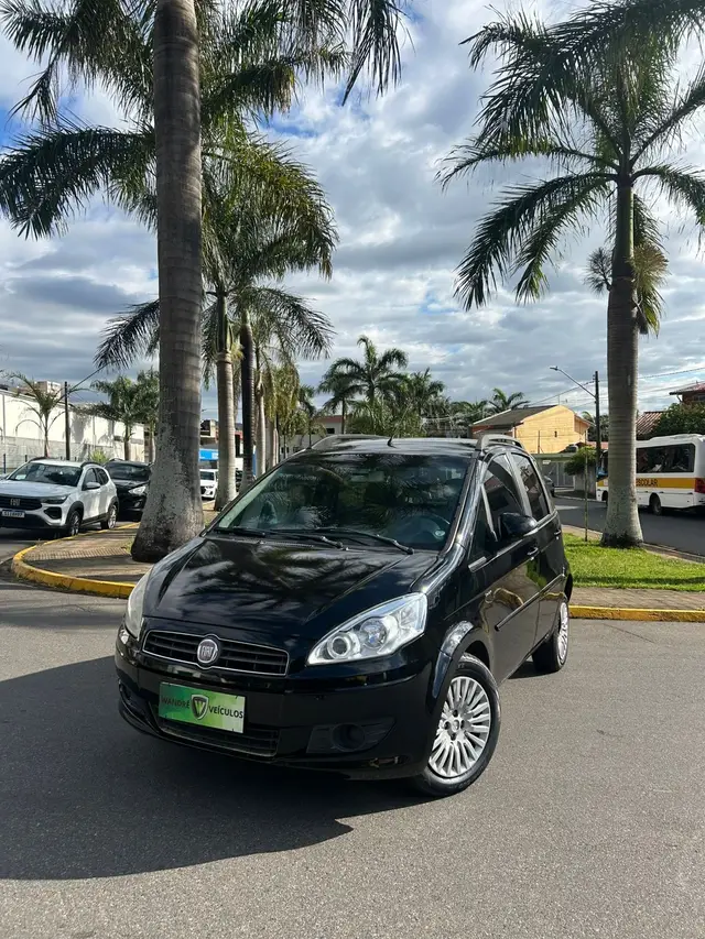 Carro Fiat Idea 2013 Essence 1.6 16V E.TorQ Dualogic (Flex)