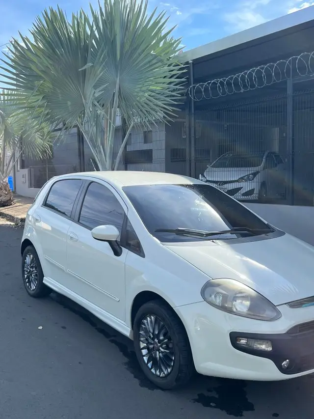 Carro Fiat Punto 2014 Sporting 1.8 16V (Flex)