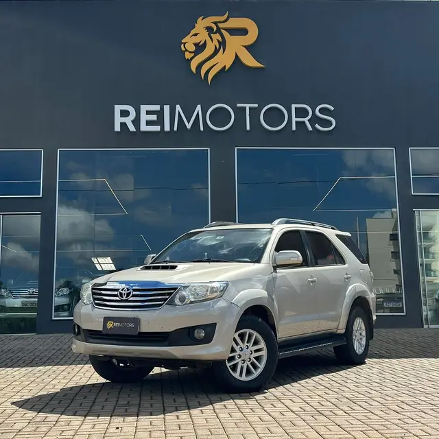 Carro Toyota SW4 2015 Hilux  3.0 TDI 4x4 SRV 5L