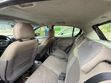 Palio Essence 1.6 16V (Flex)