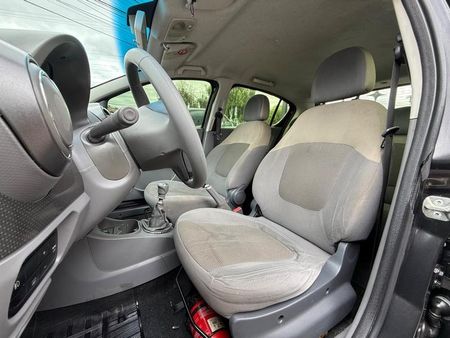 Palio Essence 1.6 16V (Flex)