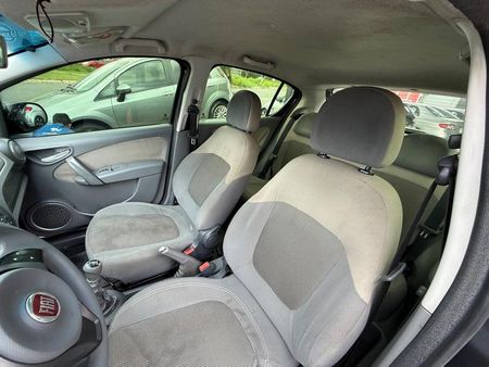 Palio Essence 1.6 16V (Flex)