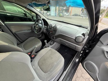 Palio Essence 1.6 16V (Flex)