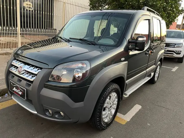 Carro Fiat Doblò 2012 Adventure 1.8 16V (Flex)