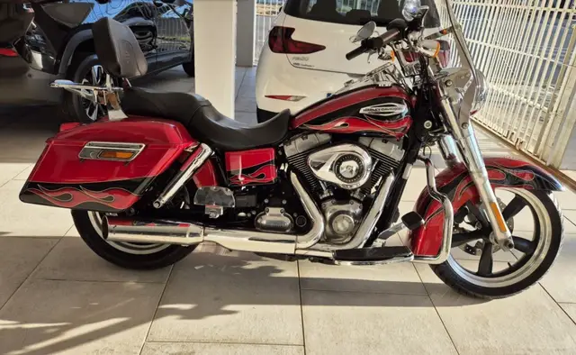 Carro Harley-Davidson Dyna 2012 Switchback