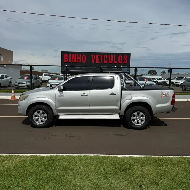 Carro Toyota Hilux Cabine Dupla 2015 Hilux 3.0 TDI 4x4 CD SRV (Diesel)