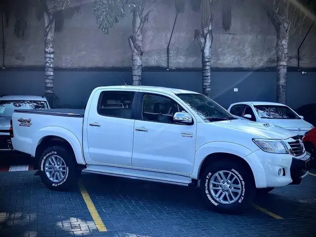 Carro Toyota Hilux Cabine Dupla 2013 Hilux 3.0 TDI 4x4 CD SRV