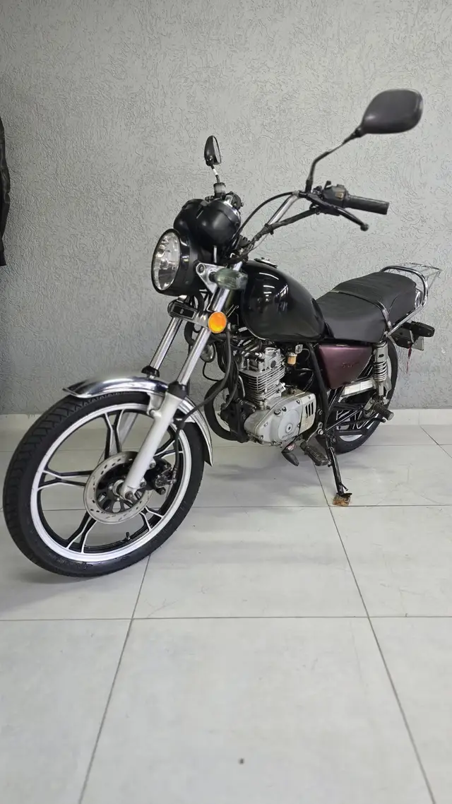 Carro Suzuki Intruder 2013 125