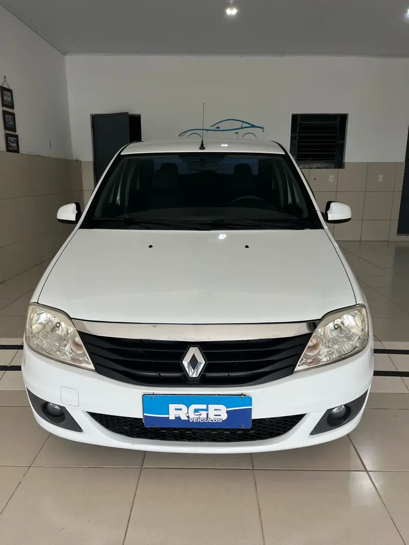 Renault Logan Expression 1.0 16V (flex)