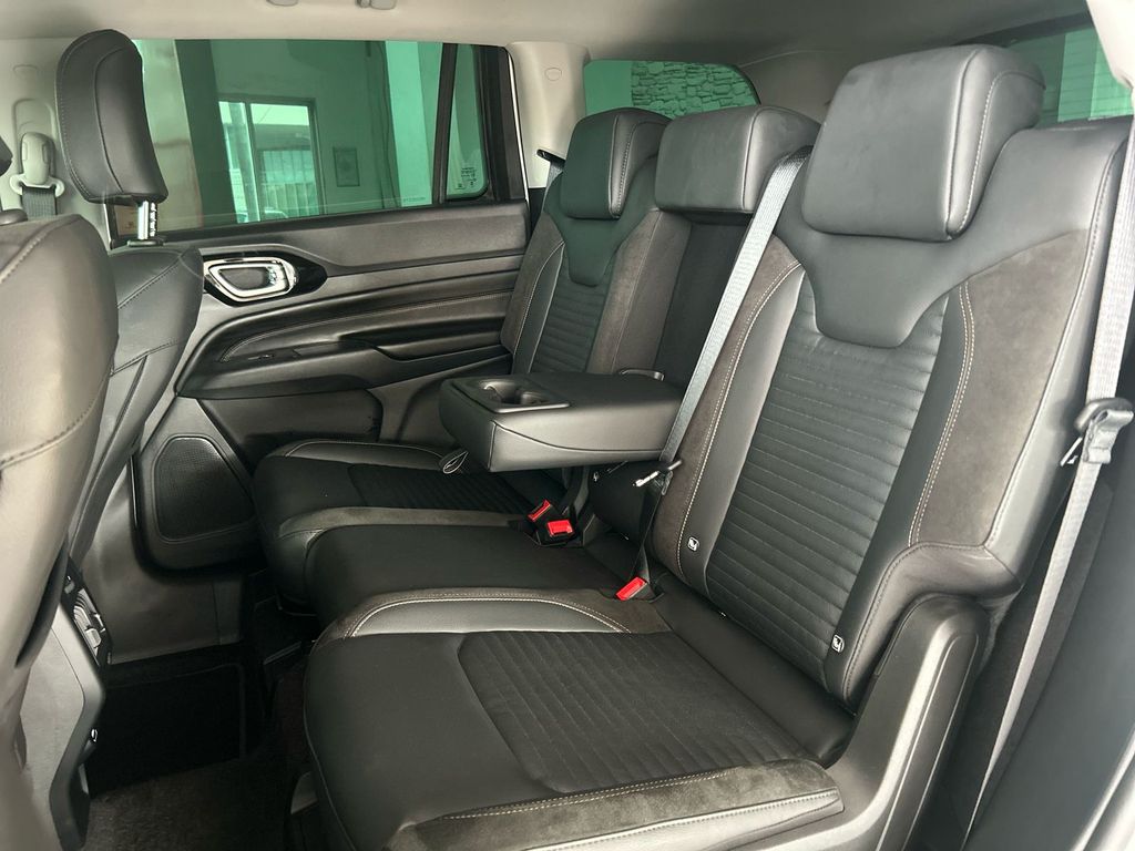 Commander Limited 1.3 T270