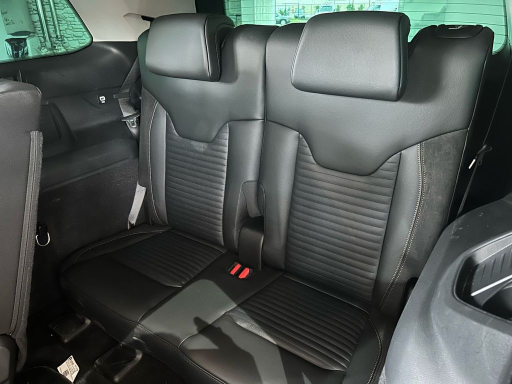 Commander Limited 1.3 T270