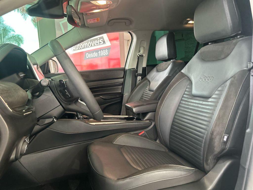 Commander Limited 1.3 T270