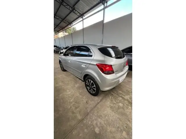 Carro Chevrolet Onix 2015 1.4 LTZ SPE/4 (Aut)