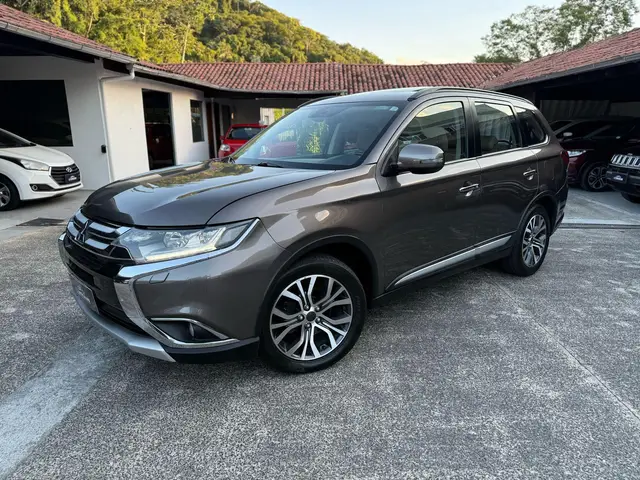 Carro Mitsubishi Outlander 2016 2.2 DI-D 4WD (Aut)