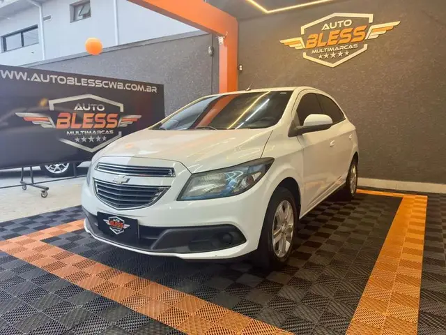 Carro Chevrolet Onix 2013 1.4 LT SPE/4