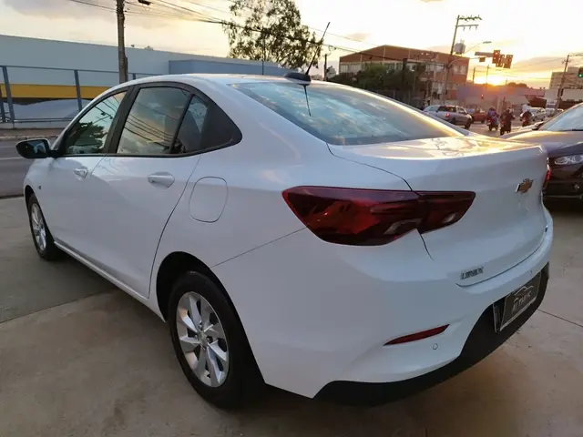 Carro Chevrolet Onix Plus 2020 1.0 LTZ Turbo Flex (Aut)
