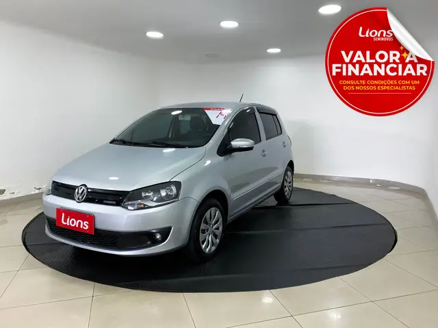 Carro Volkswagen Fox 2014 1.0 TEC  BlueMotion (Flex) 2p