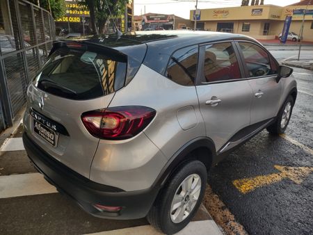 Captur Life 1.6 16v SCe CVT (Flex)